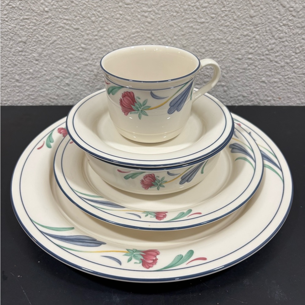 Lenox Chinastone Poppies on Blue 5 Piece Place Setting with Floral Design - Picture 2 of 12